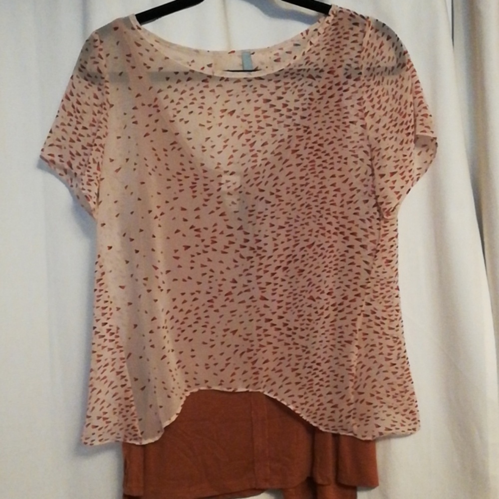 Open back blouse with ❤️ pattern - Picture 1 of 6